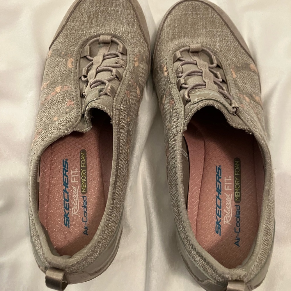 NWOT: Skechers 8.5 Taupe Knit Slip-On Sneakers with Pink Insole